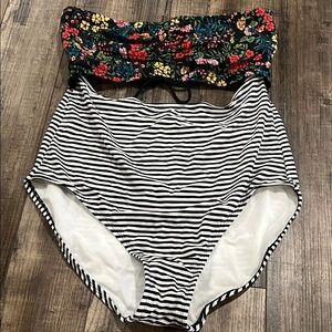 🩷Time and Tru Black Floral Bikini🩷